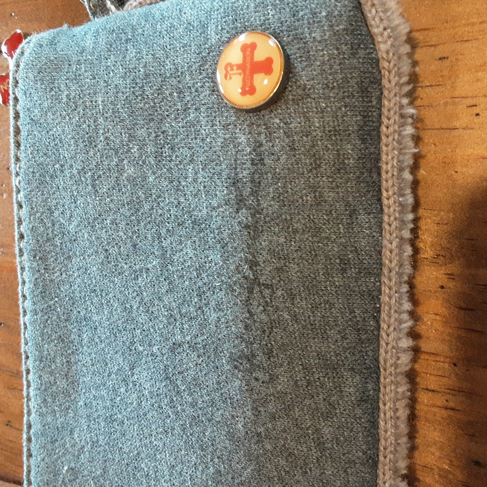 Fuzzynation English  Bulldog  Wristlet - Picture 4 of 5